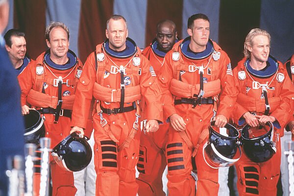 Az Armageddon film szereplői űrruhában, készen a küldetésre.