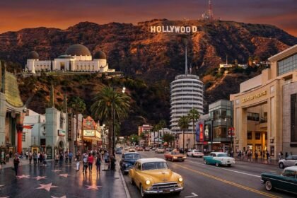 Hollywood ikonikus látképe a Griffith Obszervatóriummal és a Hollywood felirattal